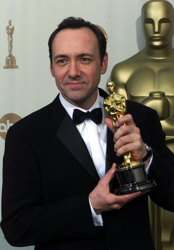 Kevin Spacey in a tuxedo holding his Best Actor Oscar trophy for 'American Beauty' at the 72nd Annual Academy Awards in Los Angeles, March 2000