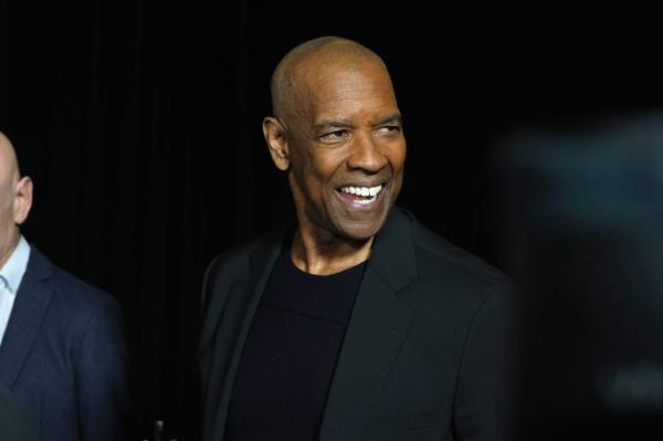 Denzel Washington in a black suit attending the premiere of Netflix's 'The Piano Lesson' at The Egyptian Theatre Hollywood